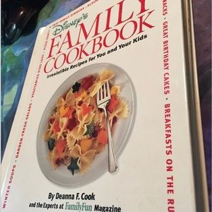 Disney FAMILY COOKBOOK KIDS! Deanna Cook 1st Ed. 1996 Hardcover Cooking Foods!